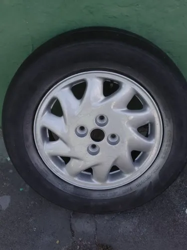 Roda 14 original fiat com pneu meia vida