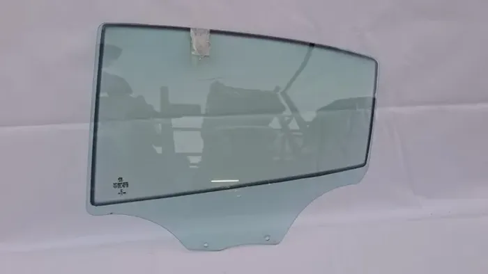 Vidro traseiro esquerdo Peugeot 208 2013 usado 