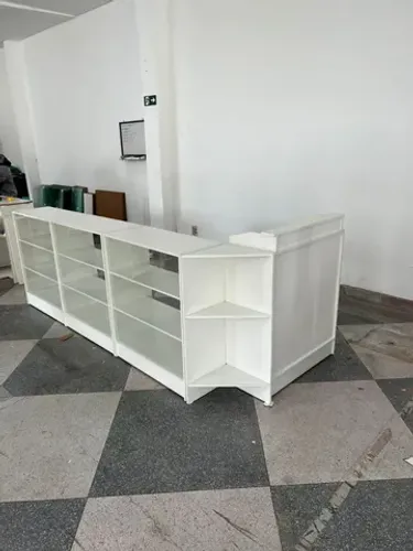 BALCÃO CAIXA E VITRINES EM L MDF 
