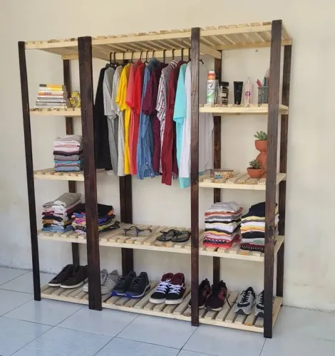 Guarda Roupas em Palete