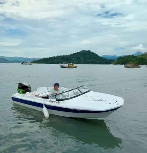 Lancha vintage Carbrasmar 18 pés