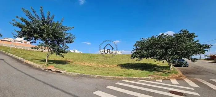 Terreno à venda no Condomínio Santa Isabel II.