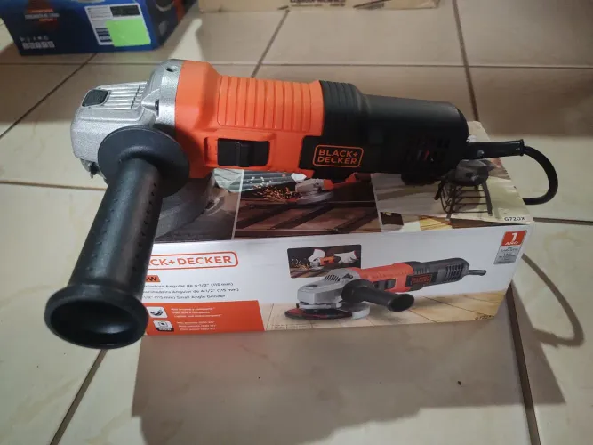 Lixadeira Black+Decker 920w nova