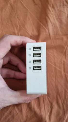 Carregador de Parede USB 4 Portas - 24W (Modelo H138-4B-5A)