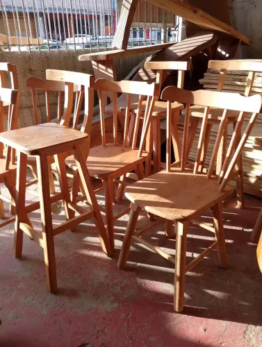 Cadeiras de madeira 