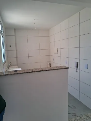 Alugo 2 aptos no condomínio marajoara 1 ambos com 2/4, sala nos blocos 20 e 22.