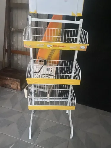Vendo expositor de 3 cestos para expor produtos 