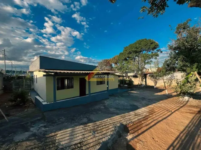 Casa localizada no bairro São Judas