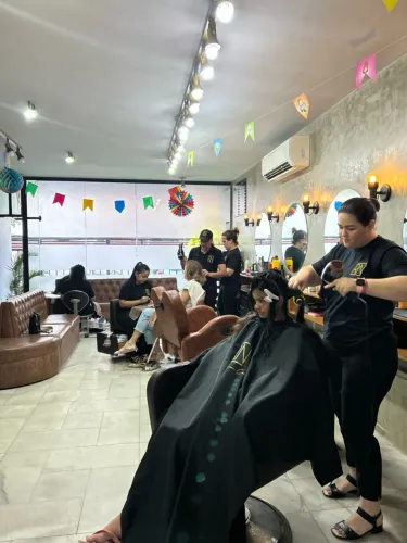 Salão contrata MANCURE!!