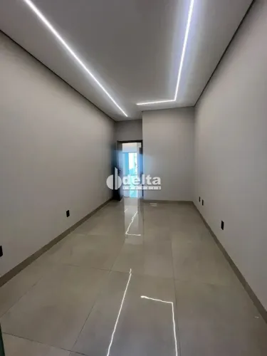 Casa disponível para venda no bairro Jardim Holanda em Uberlândia MG