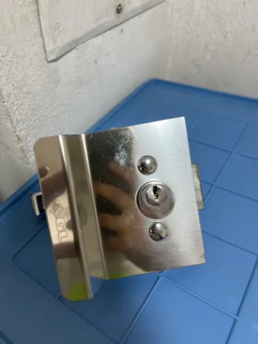 Fechadura para porta de vidro 