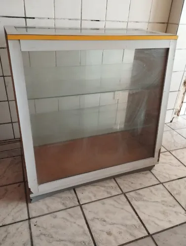 Balcão expositor de vidro