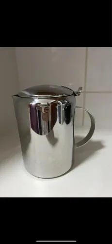 Jarra Térmica de Aço Inox com Tampa. Marca: Forma