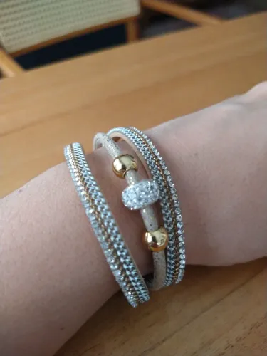 Pulseira de couro com detalhes em strass - Dourada