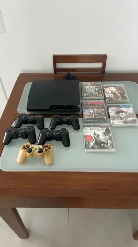 Playstation 3 com jogos na memória + jogos físicos