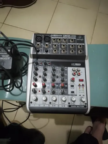 Mesa de Som Behringer Xenyx Q802USB