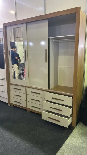 Guarda roupa com 9 gavetas e espelho 