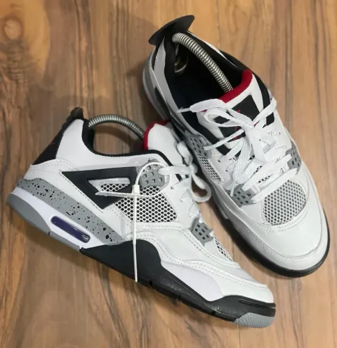 Air Jordan 4 Retro - Branco, Cinza e Preto
