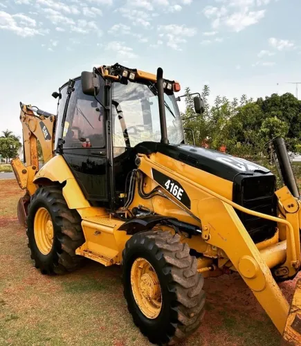 Retroescavadeira Caterpillar 416E 14/14 - Entrada R$15.000,00
