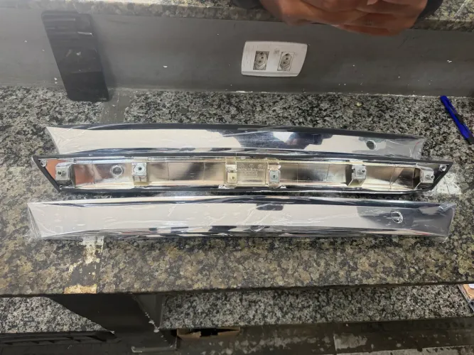 Friso da mala Honda New civic 2008