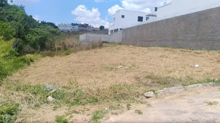 Lote 370m2 no Colinas da Serra
