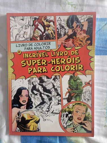 Livro de colorir super-heróis para adultos
