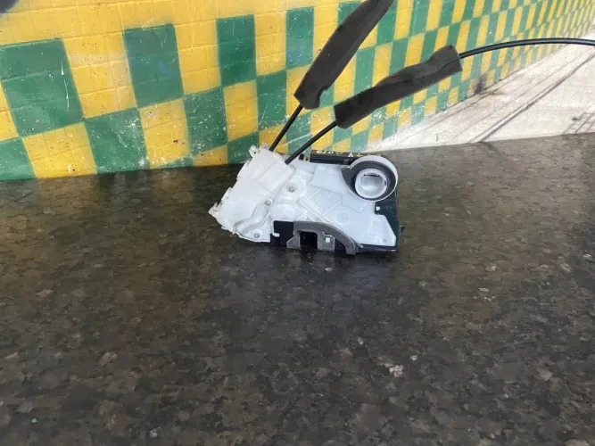 Tranca porta dianteira direita honda city 2019