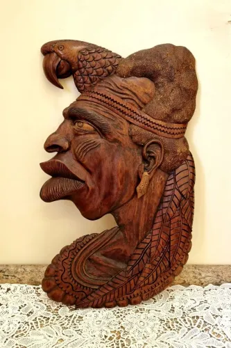 Escultura de Madeira de Homem Negro com Papagaio - J. Araujo