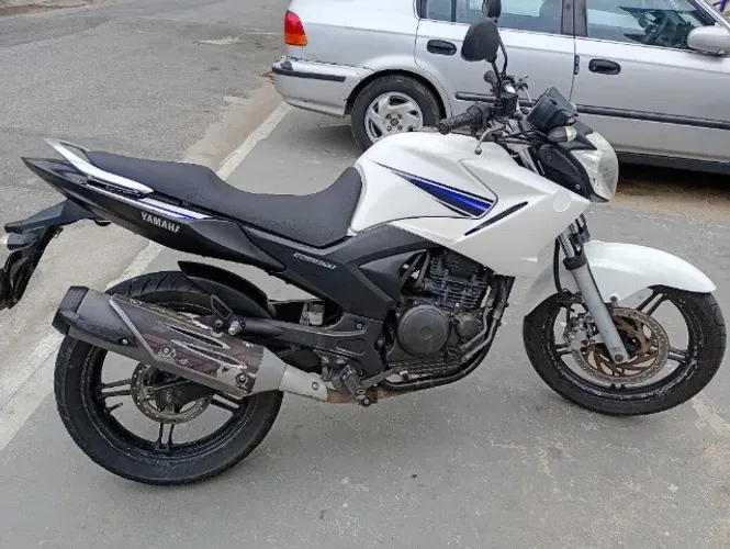 Vendo ou troco por moto custom, preferência para custom.