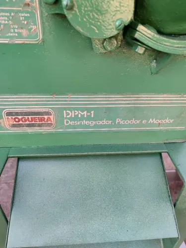 Picadeira de capim, Nogueira. R$ 4000