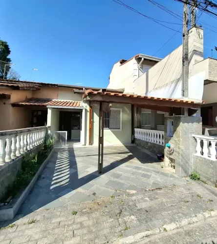 CASA EM CONDOMÍNIO Á VENDA EM POÁ-SP