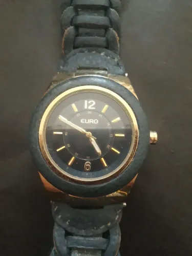 Relógio EURO Preto com Detalhes Dourados por 75 reais