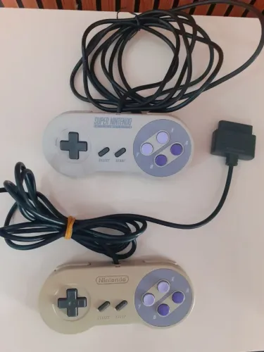 Controles originais de super Nintendo.  130$ cada.