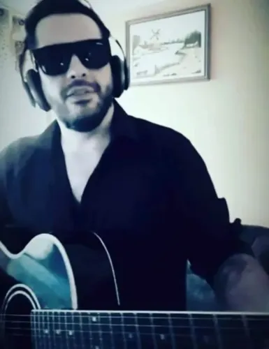 Aulas de Violão, teclado, bateria e baixo para  iniciante