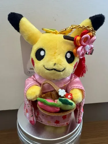 Pikachu Pelúcia - Pokémon Center Kyoto Exclusive (Kimono)