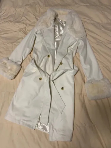 Sobretudo com pelo bege