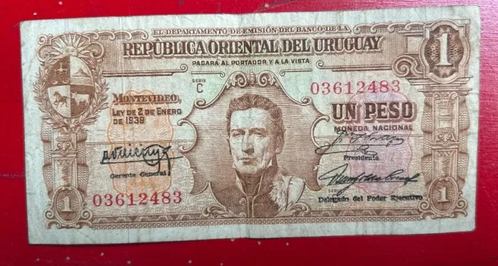 CEDULA DE 1 Peso uruguaio, emitida pelo Banco de la República Oriental del Uruguay.