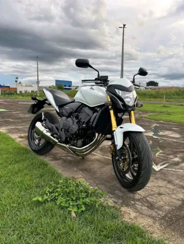 Vendo-HORNET 2014<br>65.000KM<br>33 MIL
