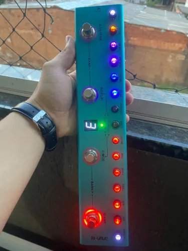 M-VAVE TANK-G Pedaleira Multiefeitos para Guitarra - Bluetooth/IR/USB