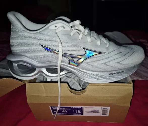 Tênis Mizuno original tamanho 43 Novo na caixa
