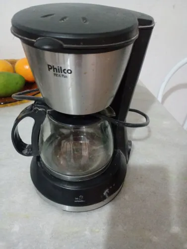 Vende se uma cafeteira.
