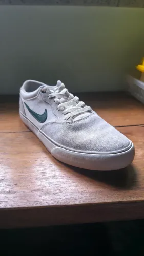 Tênis Nike SB Chron - creme