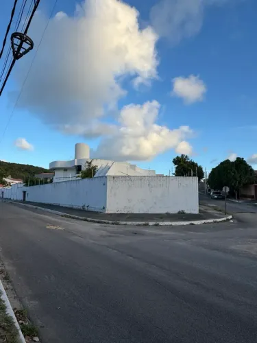 Mansão para Locação no Conjunto dos Professores | 4 Quartos e 8 Vagas