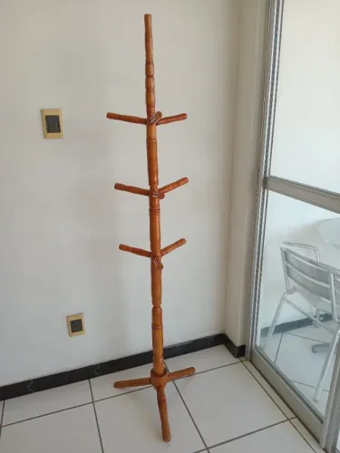 Cabideiro em madeira