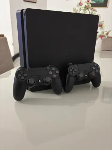Vendo ps4 slim de 1 tera de armazenamento impecável 