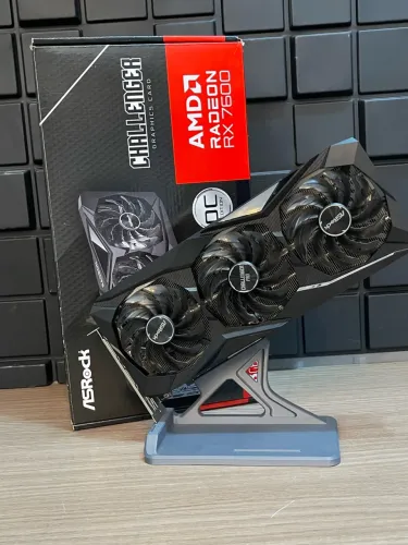 PLACA DE VÍDEO RX 7600 8GB ASROCK CHALLENGER PRO TRIPLE FANS