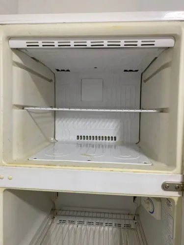 Vendo geladeira da marca cônsul, funcionando tudo perfeitamente