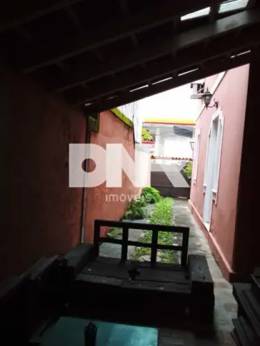 Casa de rua - Duplex / Residencial / Botafogo