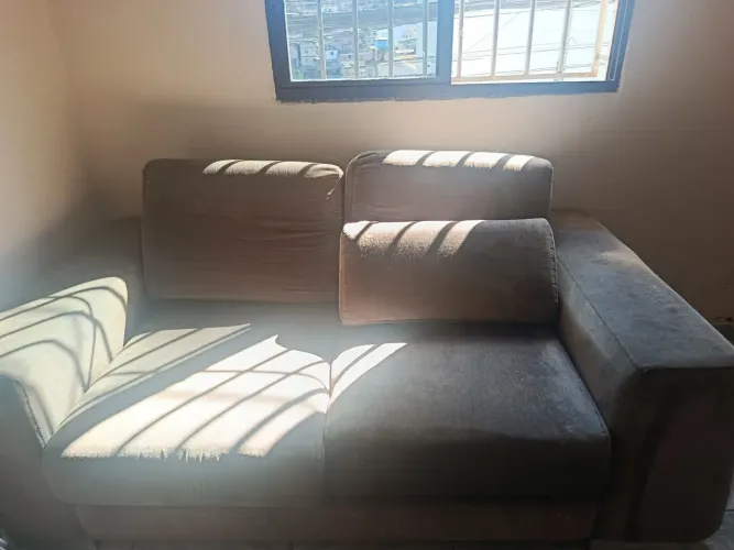 ? Vendo 2 sofás por R$ 450!