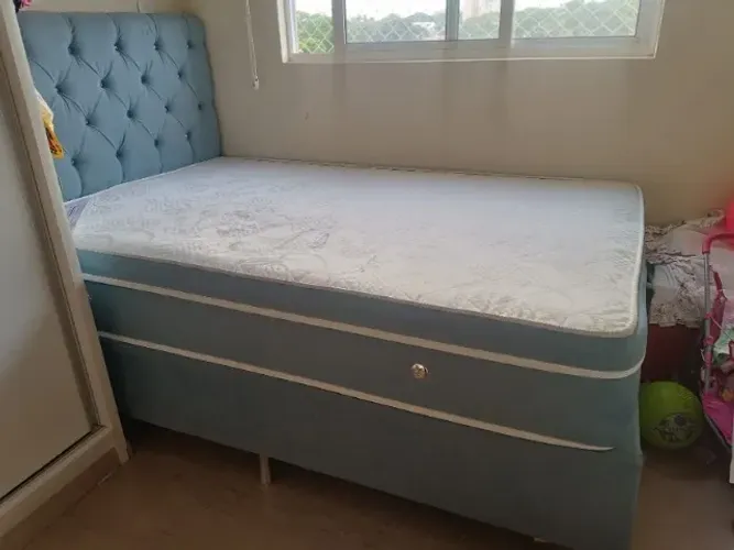 CAMA BOX DE VIÚVO SEMI-NOVA COMPLETA COM COLCHAO E CABECEIRA